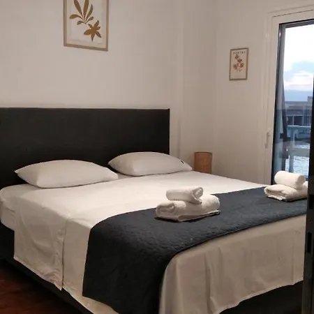 Beach Retreat In Town Corinto Esterno foto