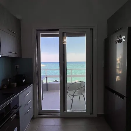 Beach Retreat In Town Corinto Esterno foto