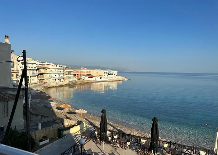 Beach Retreat In Town